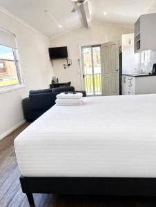 Batemans Bay Holiday Park & Hostel