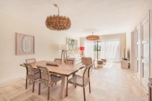 2 bedrooms 6 guests Beach access