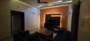 Ekaant Guesthouse 2Km from airport