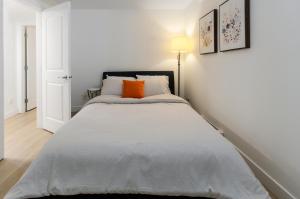 Stylish 2BR Retreat with a Private Yard