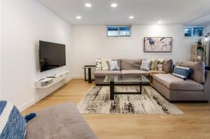 Stylish 2BR Retreat with a Private Yard