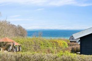 Cozy Holiday Home Near Forest And Beach