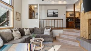 Crown Ridge Retreat by AvantStay