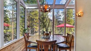 Crown Ridge Retreat by AvantStay