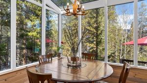 Crown Ridge Retreat by AvantStay