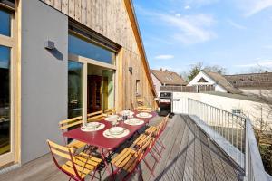 ACKERBÜRGERHAUS - Historische Ferienwohnung mit 4 Schlafzimmern, Kamin, Sauna, Balkon-Terasse, Altstadt und See 5 Min zu Fuß, Moderne Küche, Parkplatz, WLAN
