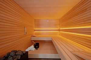 ACKERBÜRGERHAUS - Historische Ferienwohnung mit 4 Schlafzimmern, Kamin, Sauna, Balkon-Terasse, Altstadt und See 5 Min zu Fuß, Moderne Küche, Parkplatz, WLAN