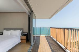 Wyndham Soleil Danang - Free Schedule Airport Shuttle