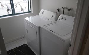 Amazing 1877 sf 2 Bd 2 Ba and 2 car private attached garage