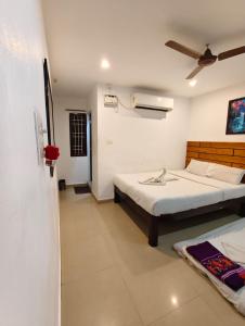 skywayrooms Nearby Indira Gandhi Statue 3 km Rock Beach 3km jipmer Hospital,6 km Paradise Beach opposite Kamachi Non Veg restaurant