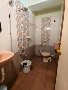 skywayrooms Nera Indira Gandhi Statue 3 km Rock Beach 3km jipmer Hospital,6 km Paradise Beach opposite Kamachi Non Veg restaurant