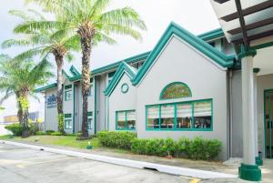 Microtel by Wyndham Cabanatuan