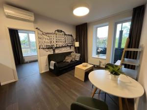 Modern City Apartment Žilinská Balkony & AC