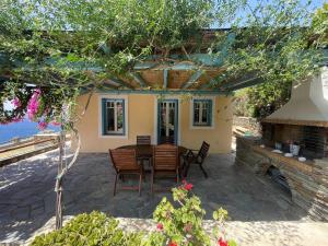 Vila Cleopatra Andros Greece
