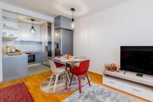 Modern Oasis With Terrace - Happy Rentals