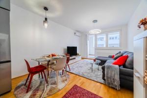 Modern Oasis With Terrace - Happy Rentals