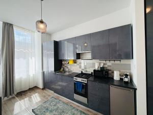Sunny Studio Apartment