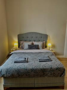 Vibrant Stay l Stylish 2BD in TOP CENTER