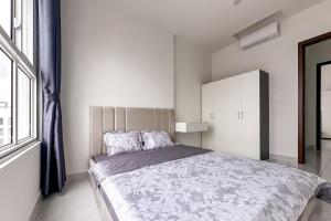 7郡2406河景双卧雅居近富美兴房东支持中文沟通 District 7 River View 2-Bedroom Near Phu My Hung Chinese Speaking Support Căn hộ 2 phòng ngủ view sông Quận 7 Gần Phú Mỹ Hưng Chủ nhà hỗ trợ tiếng Trung