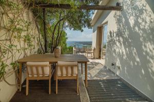 Villa Artemis, sea front