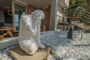 Villa Artemis, sea front img30