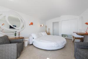 Premium Suite with Private Hot Tub & Caldera View room in Santorini Secret Suites & Spa Small Luxury Hotels of the World