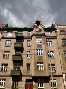 Nowowiejska Green Point Apartment by BookingHost