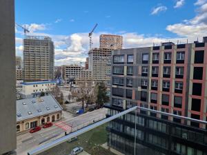 Stylish Apartment Near City Center with Parking