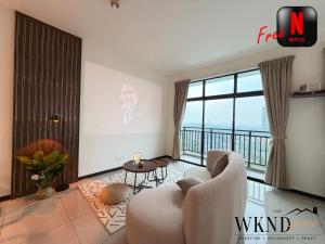 NEW Molek Regency by TheWKNDspace - CozyNordicStudio with 120inch Cinema & Bathtub & 2 Queen Beds