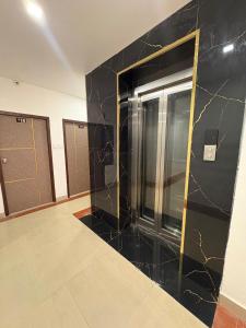 HOTEL ROYAL KING Near Express Avenue Mall, EA Chambers, Australian Consulate,