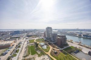 LECOMTE - Central Park with swimming pool and fitness 162
