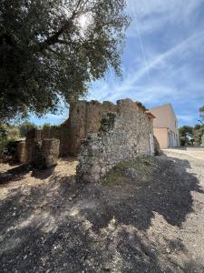 Villa avec vue sur les collines, jardin, calme 6prs