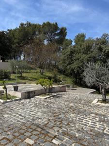 Villa avec vue sur les collines, jardin, calme 6prs