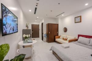 Shi House- Studios BE5 Swimming Pool & Balcony