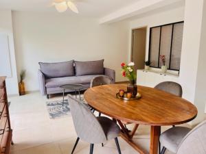Eccica - Bottom of villa, quiet garden, and pool