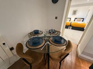 Cosy Hove Hideaway & Courtyard Moments to Beach
