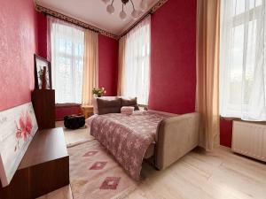 Pułaskiego Spacious Apartment by BookingHost