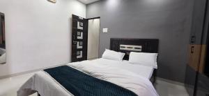 2 BHKAC Rooms Solapur Home Stay By Stay Nestura