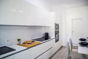 Luminous Central Apartment near the Sea