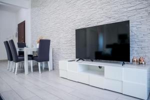 Luminous Central Apartment near the Sea