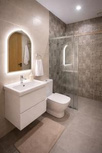 Luxury Berber Chic, Direct Access to Beach, Private Balcony, Rooftop, Parking & AC