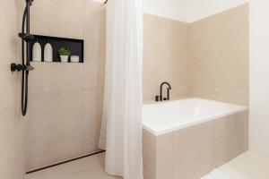 BNB Blumental Apartment with Balcony