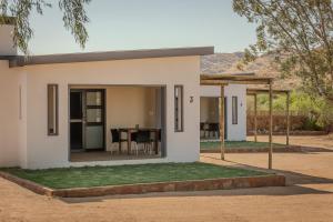 Nauams Namibia - Farmyard Chalets, Mountain Cabins and Campsite