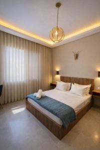 New Dark Forest Apartment! 3mn Walk to Beach, Private Balcony, Shared Rooftop, Free Parking & Remote Desk
