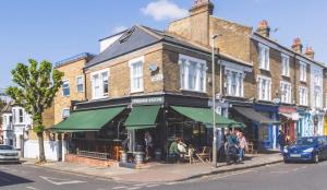 3BR Flat Between the Commons - Battersea and Clapham Junction