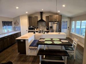 Spacious Lakefront Retreat House with 1100sqft Sports Bar Patio & Hot Tub Near Little Elm Beach, Little Elm, Texas