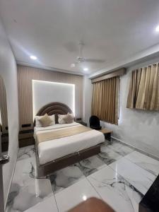 Hotel Hill Town