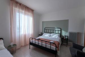 Tinas lake view apartment