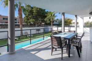 Exclusive amazing pool villa near sea beach