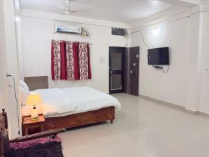 SHIV AARADHYA HOME STAY Airconditioner Full Apartment Near 1 km of Mahakalewar Temple